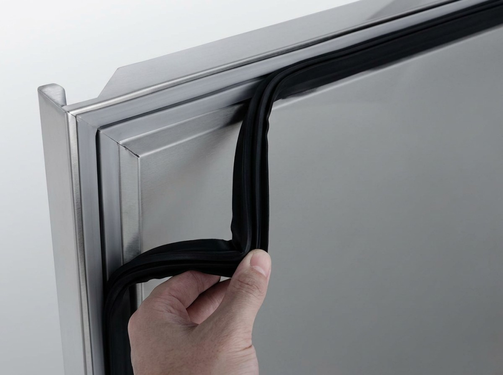 Removable door seal